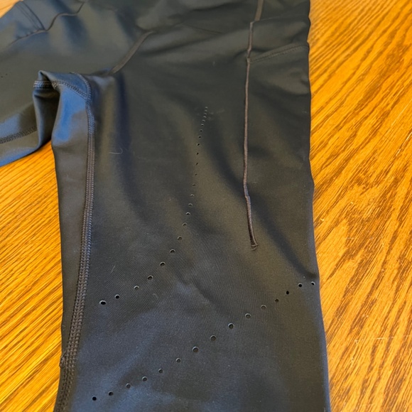 NEW- Brooks running capri pants - Picture 2 of 4
